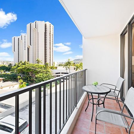Cozy Waikiki Getaway, Stroll To Beach With Free Parking Honolulu Exterior photo