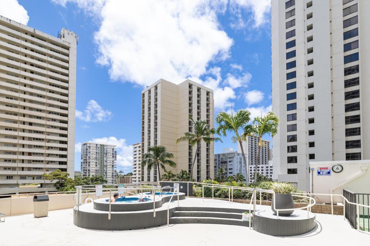 Cozy Waikiki Getaway, Stroll To Beach With Free Parking Honolulu Exterior photo